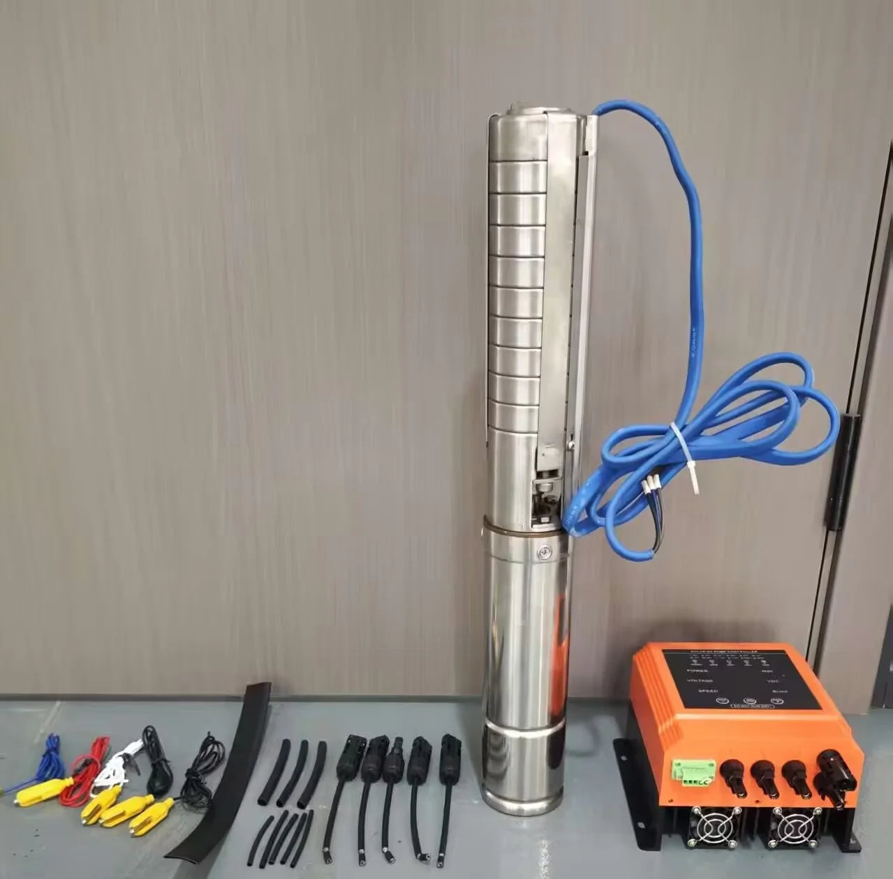 Pompe submersible solaire pour forage DC, 4 pouces, sortie 1,25 pouce, avec turbine (hélice) en acier inoxydable